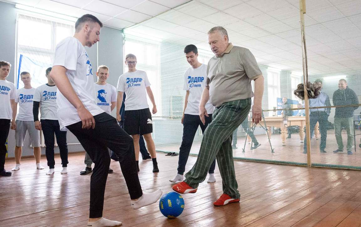 Спорт учит нас сопротивляться, а не плыть по течению, полагает лидер ЛДПР