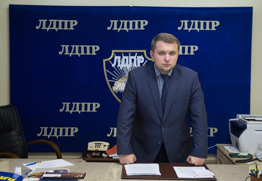 Борис Чернышов предложил установить единую цену на школьную форму