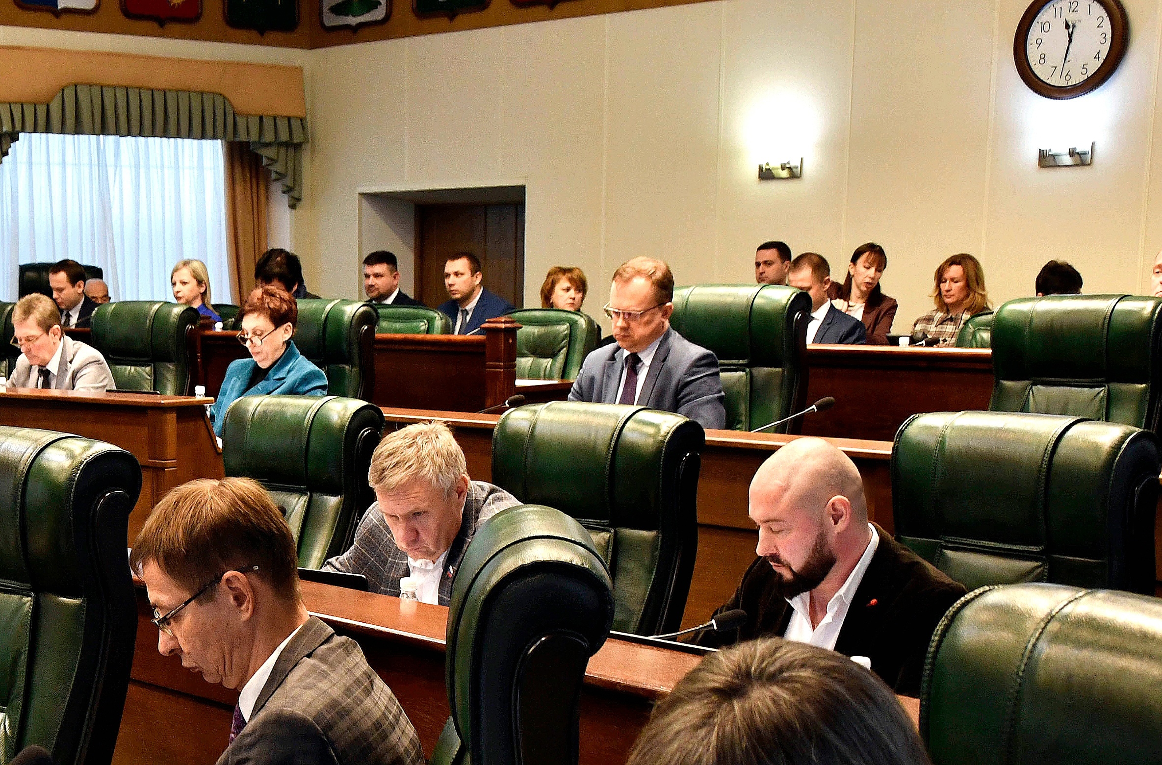 депутаты тверского законодательного собрания. депутаты тверского законодательного собрания. функции законодательного собрания тверской области. депутаты заксобрания тверской области. кабинеты депутатов в законодательном собрании.