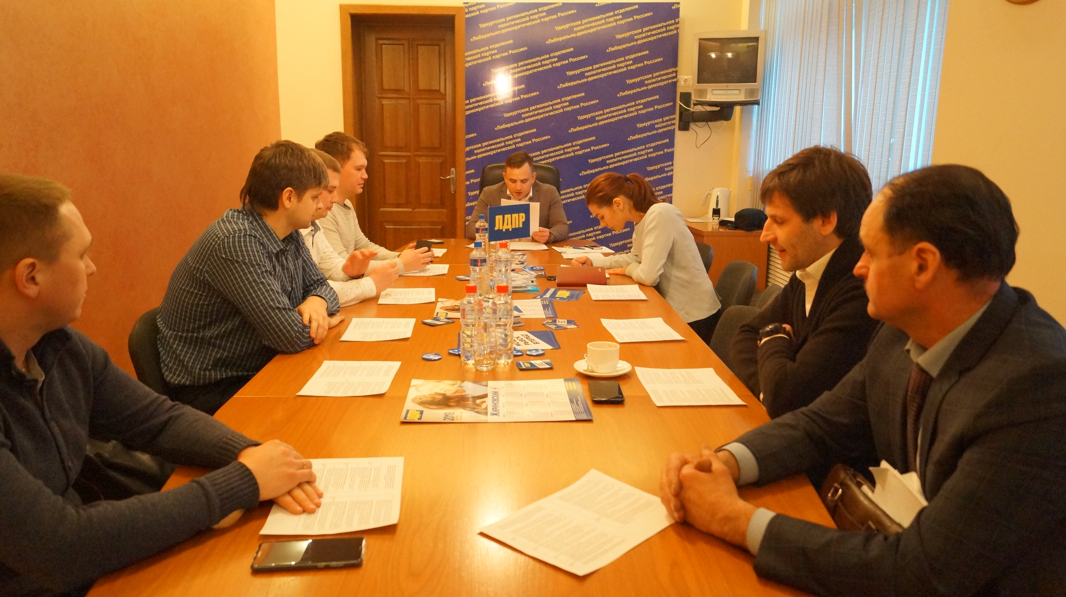 народные промыслы удмуртии. общественная приемная партии единая россия в ижевске. госуслуги удмуртская республика. единая россия лого. удмурты монголоиды.