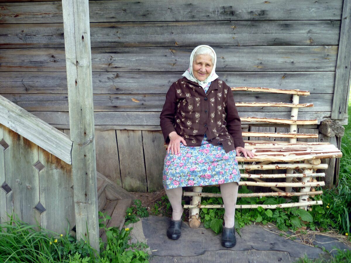 Старухи в деревне фото