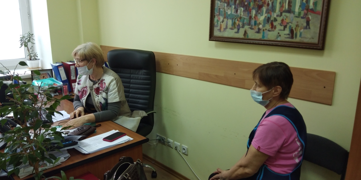 Сотрудники приемной депутата ЛДПР Сергея Тульникова помогли жительнице Ханты-Мансийска