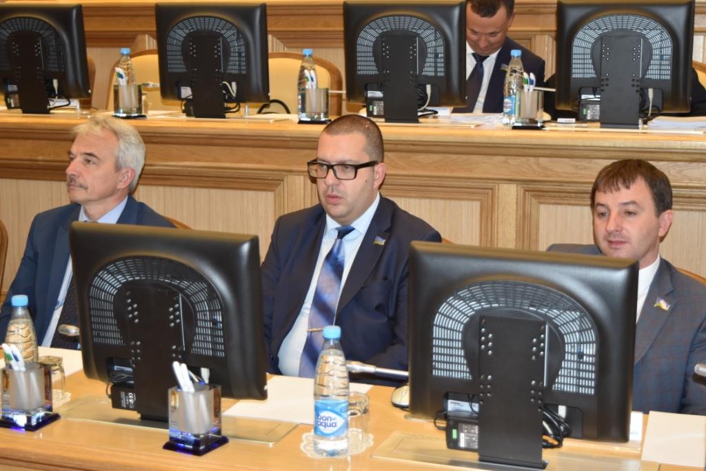 Виктор Сысун попросил проанализировать среднюю зарплату бюджетников без топ-менеджмента в Югре