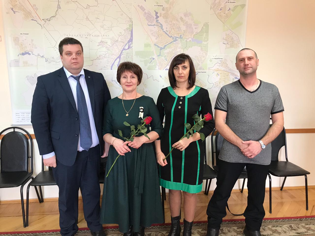 Депутатам Кузьмичей вручили удостоверения