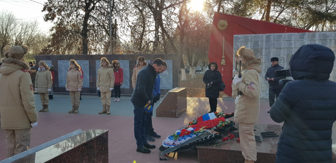 Алексей Логинов и Владислав Никоненко почтили память погибших в Великой Отечественной войне