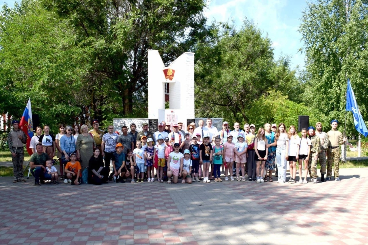 Сегодня в Жирновске в Комсомольском парке прошел митинг, посвященный Дню ветеранов боевых действий