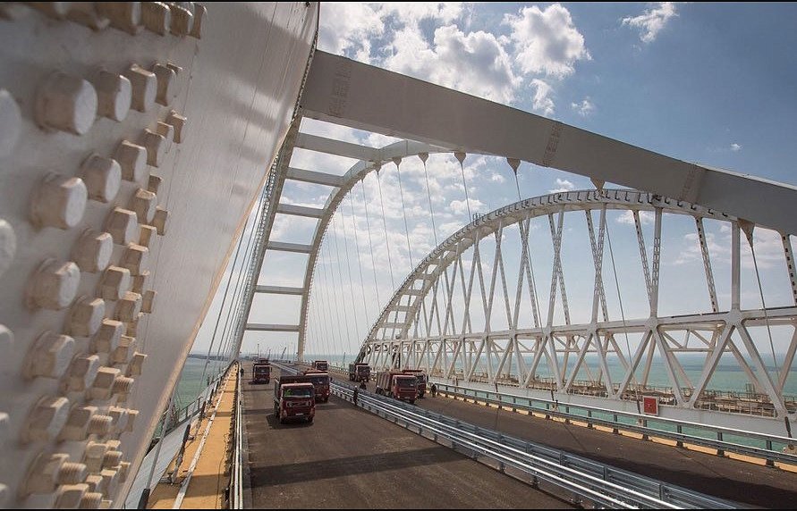 Крымский мост откроют на следующей неделе