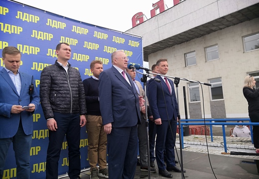 Россия должна помогать своему народу, а не другим странам