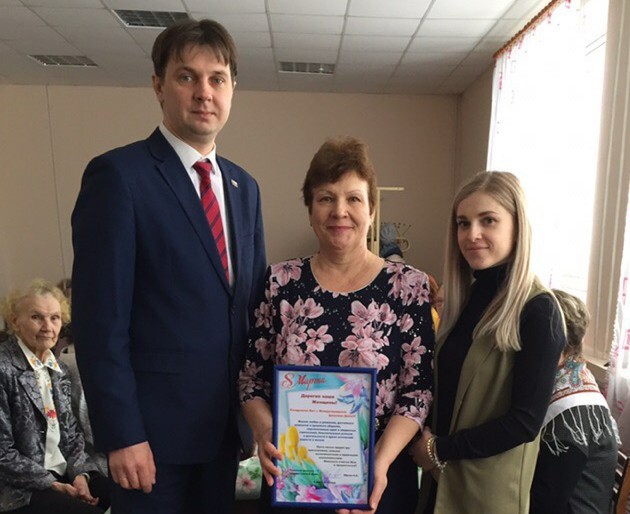 Депутаты ЛДПР поздравляют женщин!