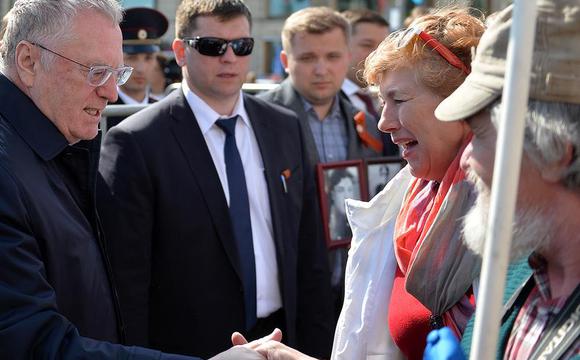Лидер ЛДПР прошел по Москве в составе «Бессмертного полка»