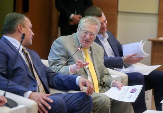 Владимир Жириновский: Молодежь должна обсуждать то, что им интересно