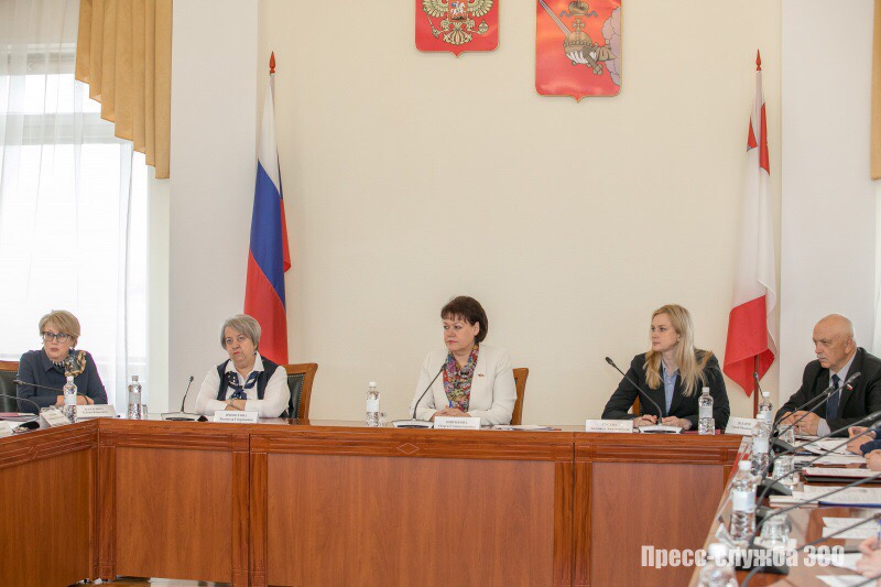 О трудоустройстве выпускников с ограниченными возможностями здоровья говорили в Заксобрании области
