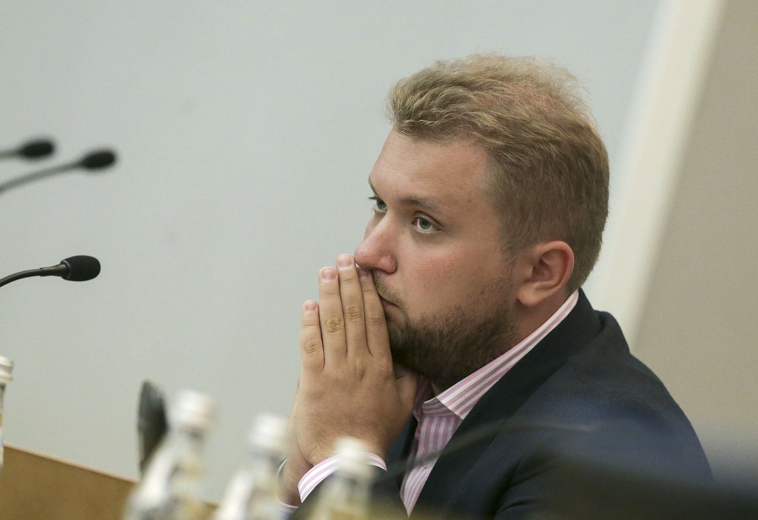 Борис Чернышов предложил приравнять учителей и врачей к госслужащим