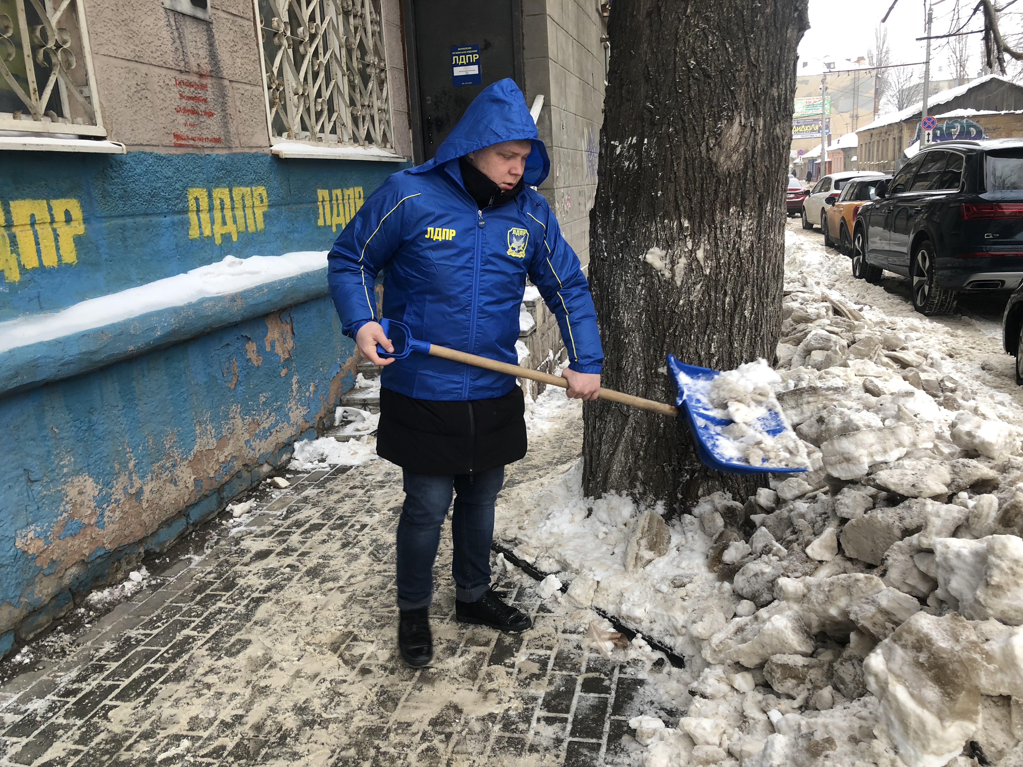 Справимся со снегом вместе!