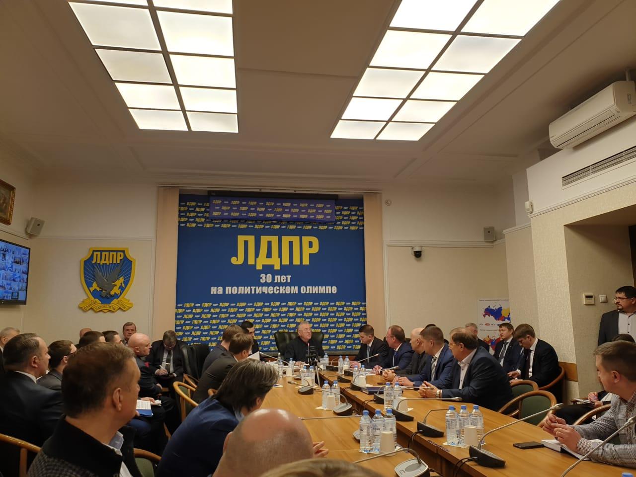 Владимир Жириновский подверг критике передачу банкам функции контроля за деньгами дольщиков